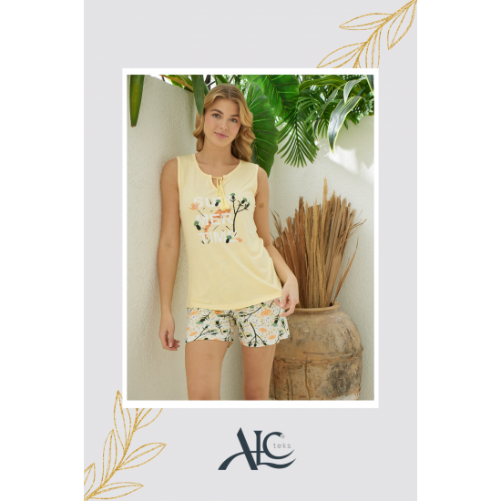 SARI RENKLİ VE DESENLİ KALIN ASKILI ÖNDEN BAĞLAMA DETAYLI ŞORTLU YAZLIK KADIN PİJAMA TAKIMI