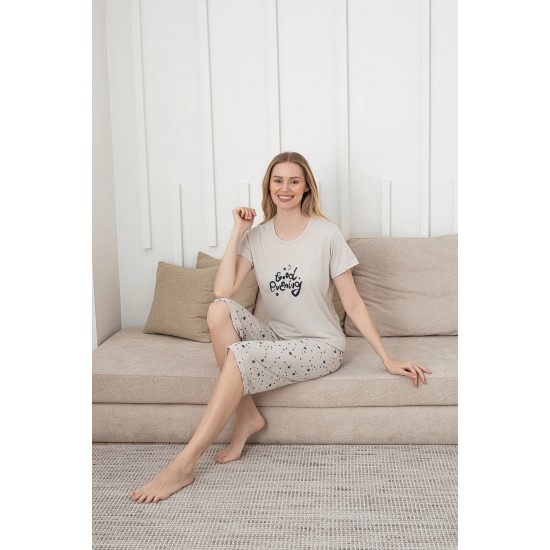 Yaz Konforu: Taş Renkli Yıldız Desenli Kadın Pijama – Kısa Kollu & Kaprili