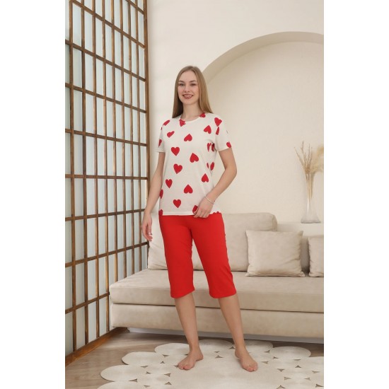 %100 PAMUKLU KISA KOLLU KAPRİLİ KIRMIZI RENKLİ BİSİKLET YAKALI KALP DESENLİ KADIN PİJAMA TAKIMI