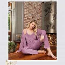 Şıklık Ve Konfor: 3’lü Kadifeli Sabahlıklı Lila Kadın Pijama – Dantel Detaylı