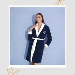 Yumuşacık Lacivert Wellsoft Peluş Sabahlık – Çizgili & Bağlama Detaylı Kadın Modeli
