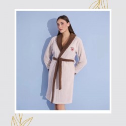 Yumuşacık Bej Wellsoft Peluş Sabahlık – Çizgili & Bağlama Detaylı Kadın Modeli